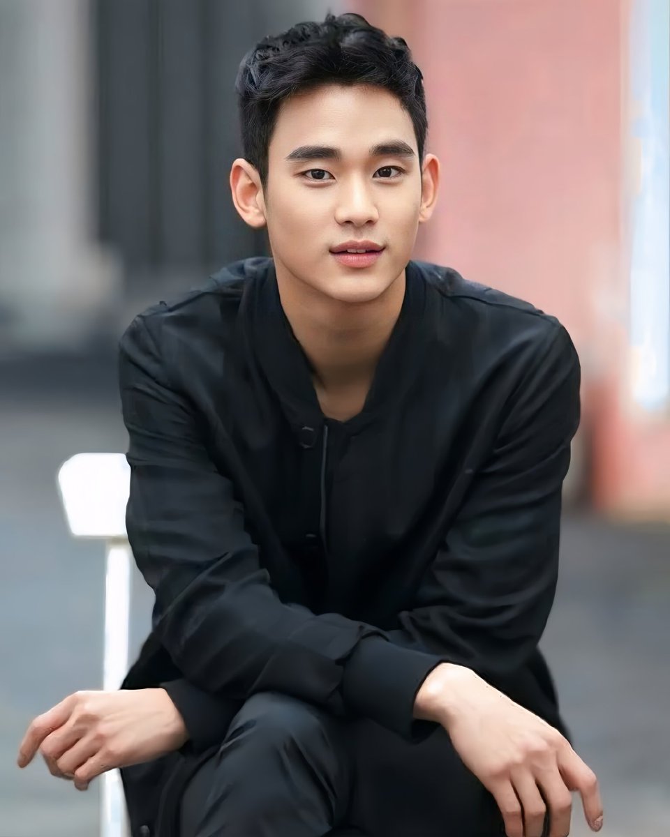 Courage is speaking truth when silence feels easier.
Kim Soo Hyun stands firm quiet, strong, unyielding.
Truth demands bravery, and he leads by example.
#KimSoohyun 
COURAGE IN TRUTH 
#SoohyunBravery