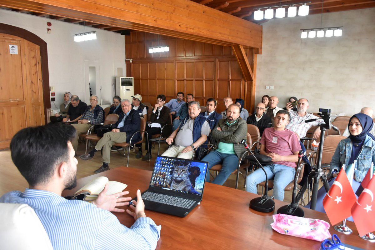 Olağan Hikâye Yayın Kurulu Üyesi, hikâyeci yazar Oğuzhan Oğuzbey, “Cumartesi Buluşmaları”nın tatil öncesi kapanış programında “Genç Hikâye” başlıklı bir söyleşi gerçekleştirdi

tded.org.tr/tr/faaliyet-de…

#CumartesiBuluşmaları #OlağanHikaye #OğuzhanOğuzbey