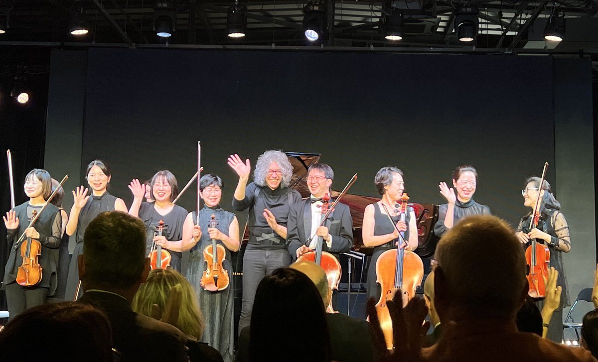 AllevianiJapan's tweet photo. はい！ジョバンニ・アレヴィ氏
大阪・万博公演終了しました！
満場のスタンディングオベーションとアンコールすごかったですね！

まるっと1時間、病状を押しての大変素晴らしい演奏を披露してくださいました！
お話もたくさんしてくださいました🥰
 #ジョバンニ・アレヴィ
 #giovanniallevi
#EXPO2025 https://t.co/DRyjJZ0sOc