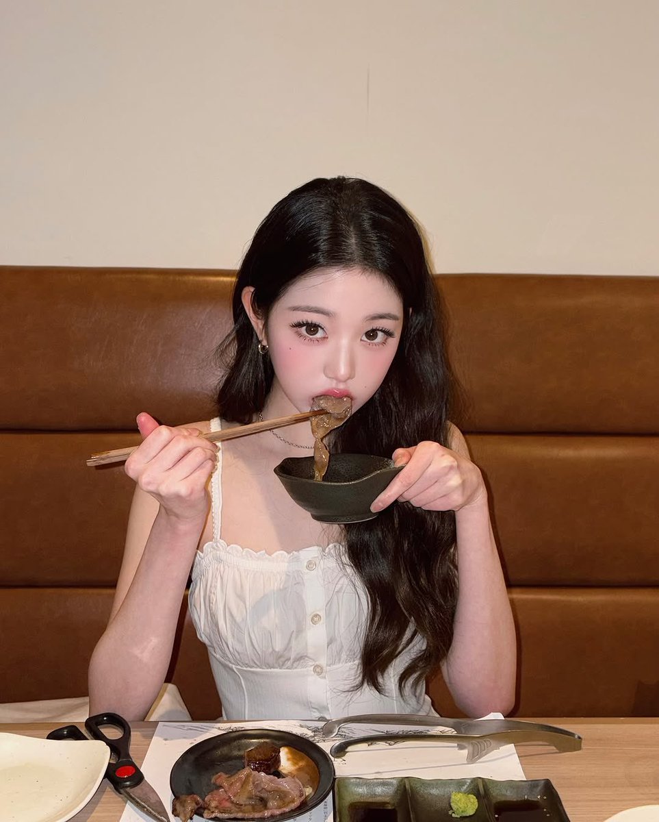 ivepics_'s tweet photo. wonyoung instagram update https://t.co/kpIUFJgijI