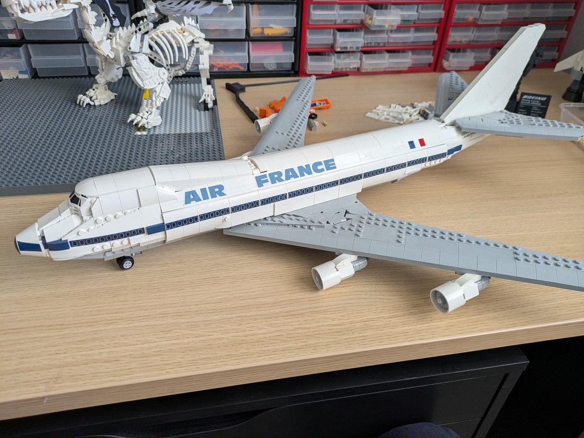 Est-ce que je suis en train de modifier le set Lego du 747 SCA pour en faire en 747-100 de notre compagnie nationale?

Vous n'avez aucune preuve 🫣