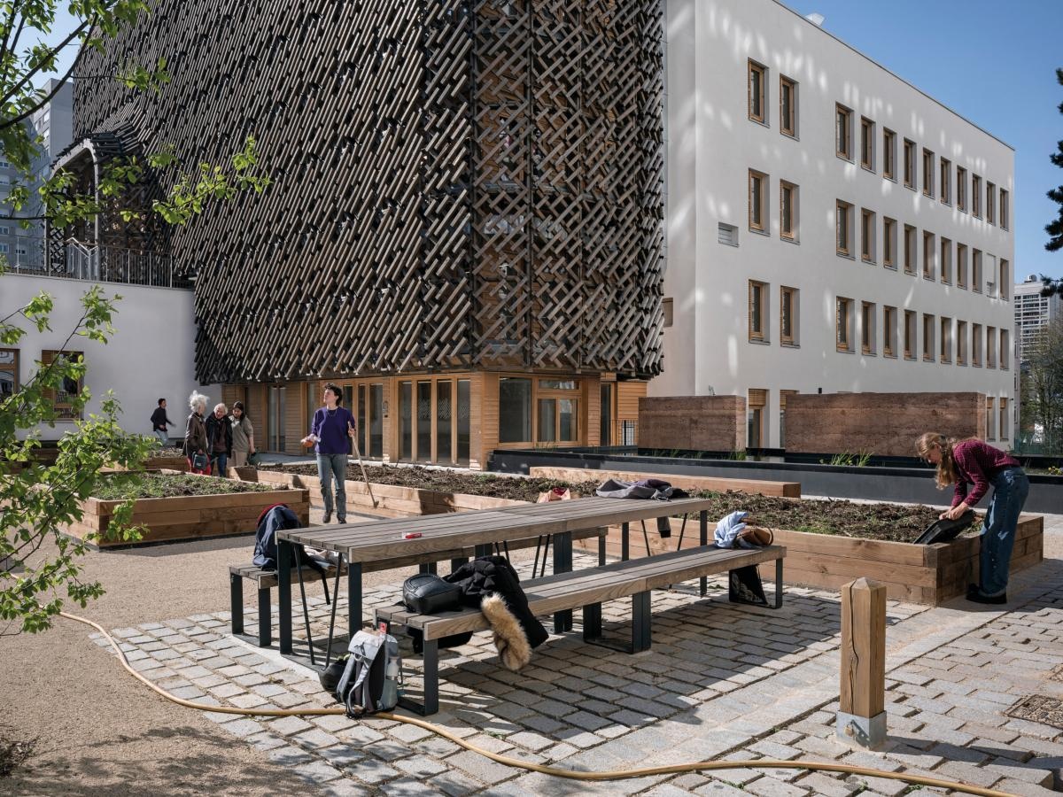 worldarchitects's tweet photo. #WorldBuildingOfTheWeek - In Paris’s 19th arrondissement, the James Baldwin Media Library & Refugee House has opened in a repurposed 1970s school. Adaptive reuse by associer (formerly atelierPhilippeMadec). https://t.co/t18dAudztc
📷 © Pierre-Yves Brunaud
#waofficial #associer https://t.co/l6kaWrXmRw