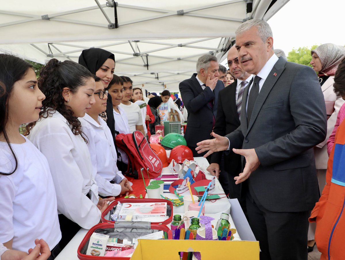 Valimiz İbrahim Akın, #Selçuklu Belediyesi Gelişim ve Teknoloji Akademisi 2024 - 2025 Eğitim Öğretim Yılı Sergi ve Katılım Belgesi Programına katılarak akademinin yetiştirdiği genç yeteneklerin yıl boyunca üzerinde çalıştıkları projeleri inceleyerek yetkililerden bilgi aldı.

➡️