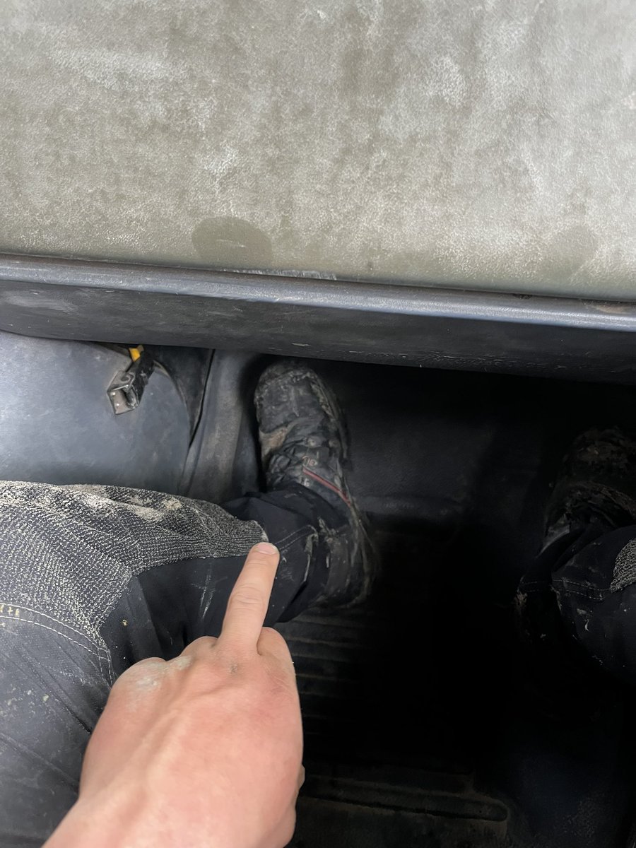 CASH_MasterMarc's tweet image. Antreten und abdrücken du Fotze 🐕

#findom #cashmaster