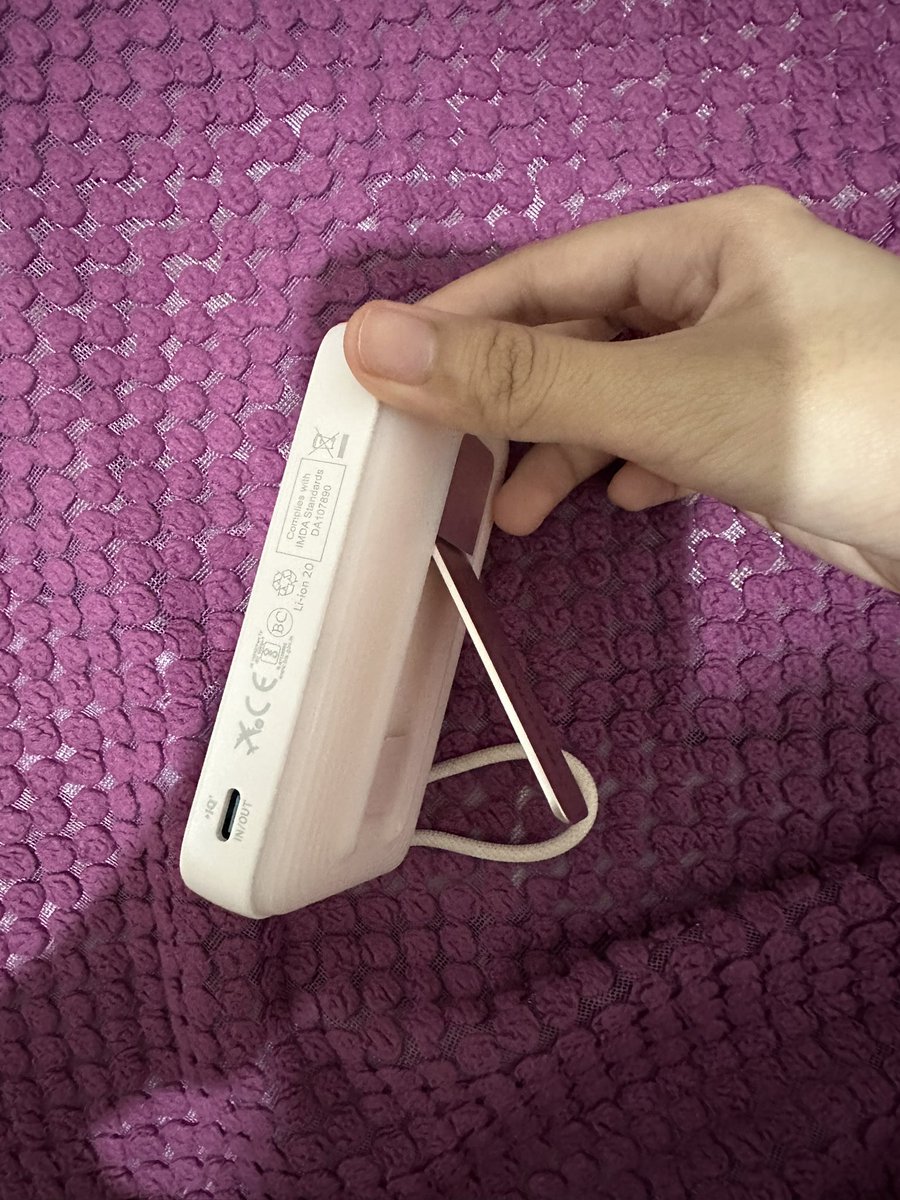 wts lfb ph anker zolo powerbank pink
₱1,000
- magsafe w/ type-c cord
- w stand
- original box &amp; cable
- some small marks from use but not noticeable
- i can charge my phone to 100% twice if fully charged!
- last price already since i got this for 2k :~)
mop: gc4$h
mod: lbc/j&amp;t