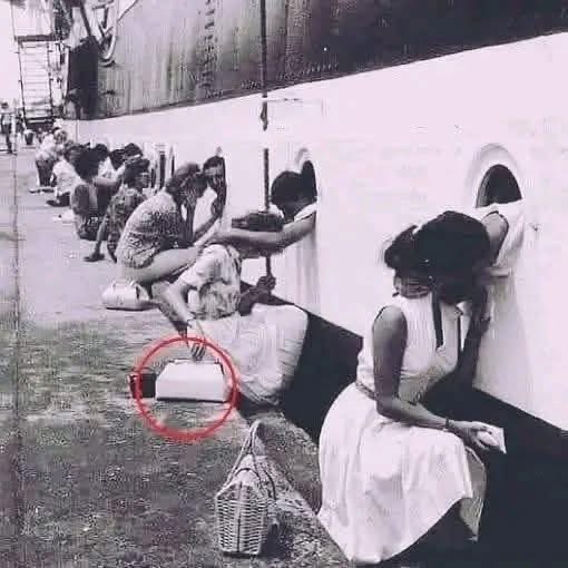 Stellen Sie sich für einen Moment vor, Sie wären im Jahr 1900 geboren. Mit 14 Jahren bricht der Erste Weltkrieg aus, der mit 18 endet und 22 Millionen Tote fordert.
Kurz darauf bricht eine globale Pandemie aus, die Spanische Grippe, die 50 Millionen Menschen tötet. Und Sie