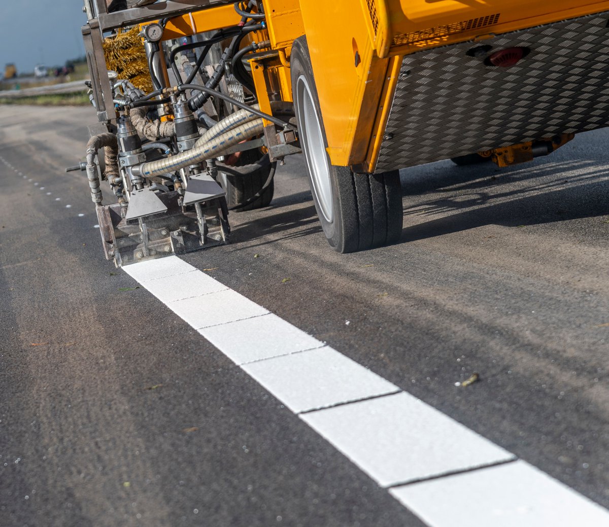 Let op! In de nacht van 3 op 4, 4 op 5 en 5 op 6 juni is de #A6 tussen 19.00 en 05.00 uur dicht van #Urk tot Lelystad-Noord richting Almere ⛔ 
Een deel van het wegdek wordt vernieuwd, detectielussen worden vervangen en er komt nieuwe belijning 🛠️
Info 👉 bit.ly/3HkjTjM