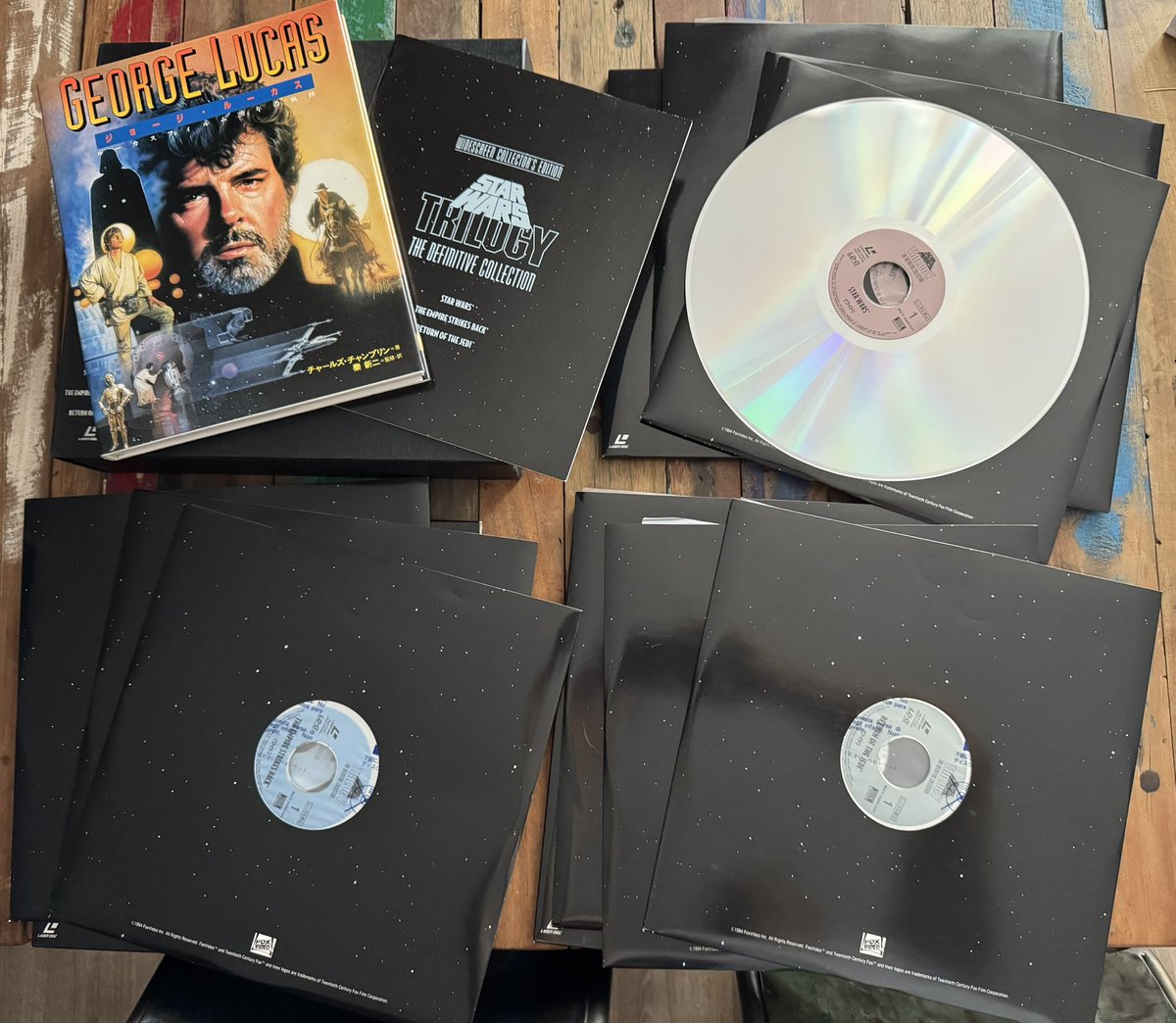 Star Wars home video saga
Chaque jour une édition random de la saga
J13
Star Wars  Trilogy 1993 japan laserdisc 
Widescreen collector’s edition 
The definitive collection THX
3 discs/film
#starwars
#physicalmedia
#homevideo
#thx
#laserdisc