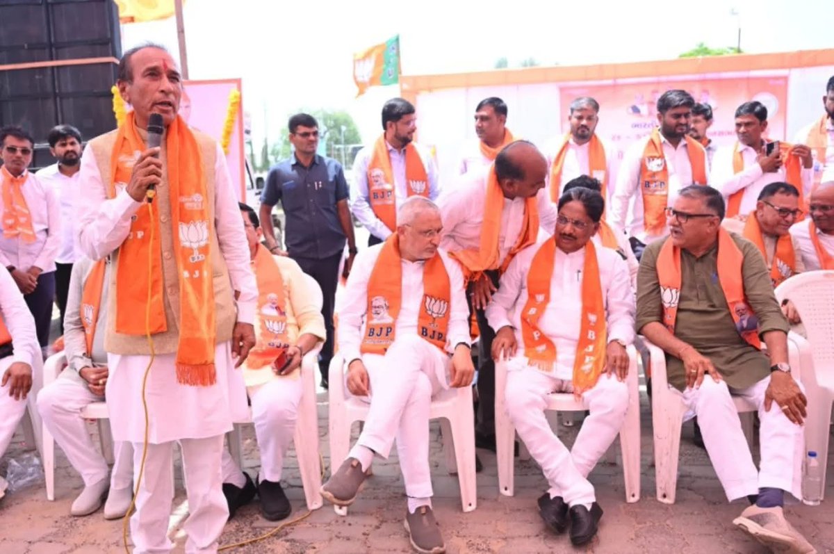 BJP Gujarat (@bjp4gujarat) on Twitter photo ркХркбрлА рк╡рк┐ркзрк╛ркирк╕ркнрк╛ ркмрлЗркаркХркирлА рккрлЗркЯрк╛ ркЪрлВркВркЯркгрлА ркЕркВркдрк░рлНркЧркд ркЖркЬрлЗ рккрлВрк░рлНрк╡ ркирк╛ркпркм ркорлБркЦрлНркпркоркВркдрлНрк░рлА рк╢рлНрк░рлА <a href="/Nitinbhai_Patel/">Nitin Patel</a> ркирлА рк╡рк┐рк╢рлЗрк╖ ркЙрккрк╕рлНркерк┐ркдрк┐ркорк╛ркВ ркЕркирлЗ рккрлНрк░ркЪркВркб ркЬркирк╕ркорк░рлНркерки рк╕рк╛ркерлЗ ркнрк╛рк░ркдрлАркп ркЬркиркдрк╛ рккрк╛рк░рлНркЯрлАркирк╛ ркЙркорлЗркжрк╡рк╛рк░ ркдрк░рлАркХрлЗ рк╢рлНрк░рлА рк░рк╛ркЬрлЗркирлНркжрлНрк░ркнрк╛ркИ ркЪрк╛рк╡ркбрк╛ркП ркЙркорлЗркжрк╡рк╛рк░рлА рккркдрлНрк░ркХ ркнрк░рлНркпрлБркВ.
ркЖ рккрлНрк░рк╕ркВркЧрлЗ рккрлНрк░ркжрлЗрк╢ ркорк╣рк╛ркоркВркдрлНрк░рлА рк╢рлНрк░рлА <a href="/rajnipatel_mla/">Rajni Patel</a> , ркХрлЗркмрк┐ркирлЗркЯ ркХркбрлА рк╡рк┐ркзрк╛ркирк╕ркнрк╛ ркмрлЗркаркХркирлА рккрлЗркЯрк╛ ркЪрлВркВркЯркгрлА ркЕркВркдрк░рлНркЧркд ркЖркЬрлЗ рккрлВрк░рлНрк╡ ркирк╛ркпркм ркорлБркЦрлНркпркоркВркдрлНрк░рлА рк╢рлНрк░рлА <a href="/Nitinbhai_Patel/">Nitin Patel</a> ркирлА рк╡рк┐рк╢рлЗрк╖ ркЙрккрк╕рлНркерк┐ркдрк┐ркорк╛ркВ ркЕркирлЗ рккрлНрк░ркЪркВркб ркЬркирк╕ркорк░рлНркерки рк╕рк╛ркерлЗ ркнрк╛рк░ркдрлАркп ркЬркиркдрк╛ рккрк╛рк░рлНркЯрлАркирк╛ ркЙркорлЗркжрк╡рк╛рк░ ркдрк░рлАркХрлЗ рк╢рлНрк░рлА рк░рк╛ркЬрлЗркирлНркжрлНрк░ркнрк╛ркИ ркЪрк╛рк╡ркбрк╛ркП ркЙркорлЗркжрк╡рк╛рк░рлА рккркдрлНрк░ркХ ркнрк░рлНркпрлБркВ.
ркЖ рккрлНрк░рк╕ркВркЧрлЗ рккрлНрк░ркжрлЗрк╢ ркорк╣рк╛ркоркВркдрлНрк░рлА рк╢рлНрк░рлА <a href="/rajnipatel_mla/">Rajni Patel</a> , ркХрлЗркмрк┐ркирлЗркЯ