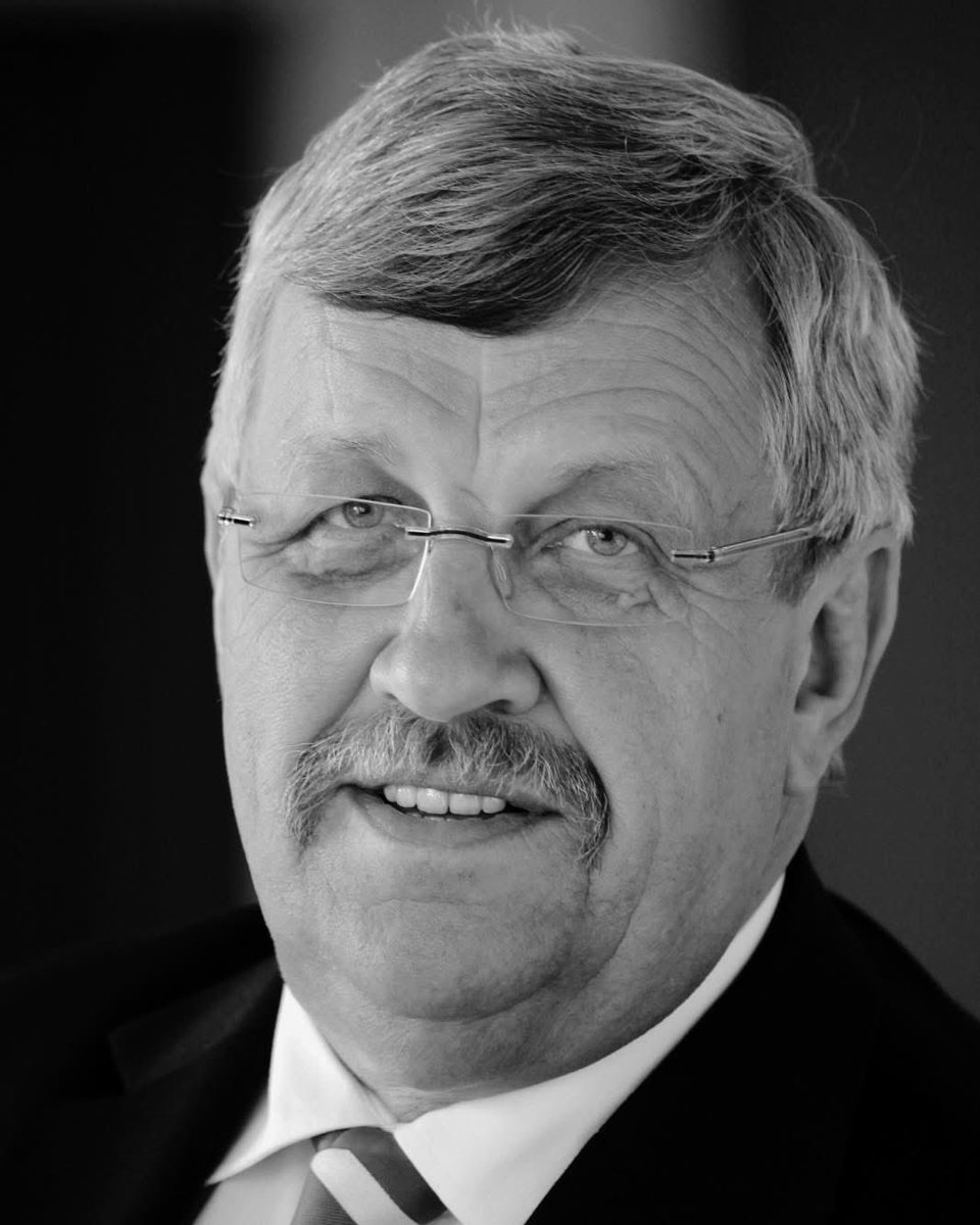 In Gedenken an Walter Lübcke

Am 2. Juni 2019 wurde Dr. Walter Lübcke aus dem Leben gerissen – ermordet von einem Rechtsextremen, weil er für Menschlichkeit und demokratische Werte stand.

Walter Lübcke war einer von uns, ein aufrechter Christdemokrat. Er glaubte an den Wert des