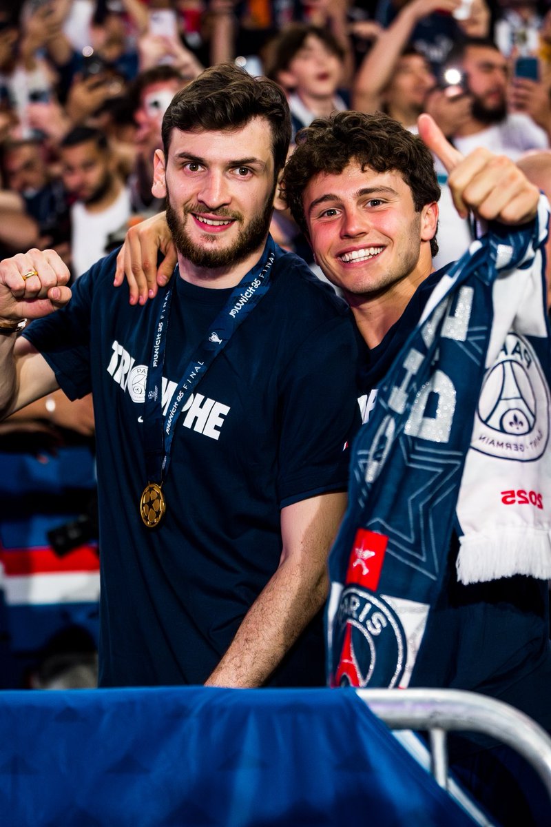 YanisGBA's tweet image. CHAMPION MON FRÈRE 💫

@PSG_inside @CulturePSG