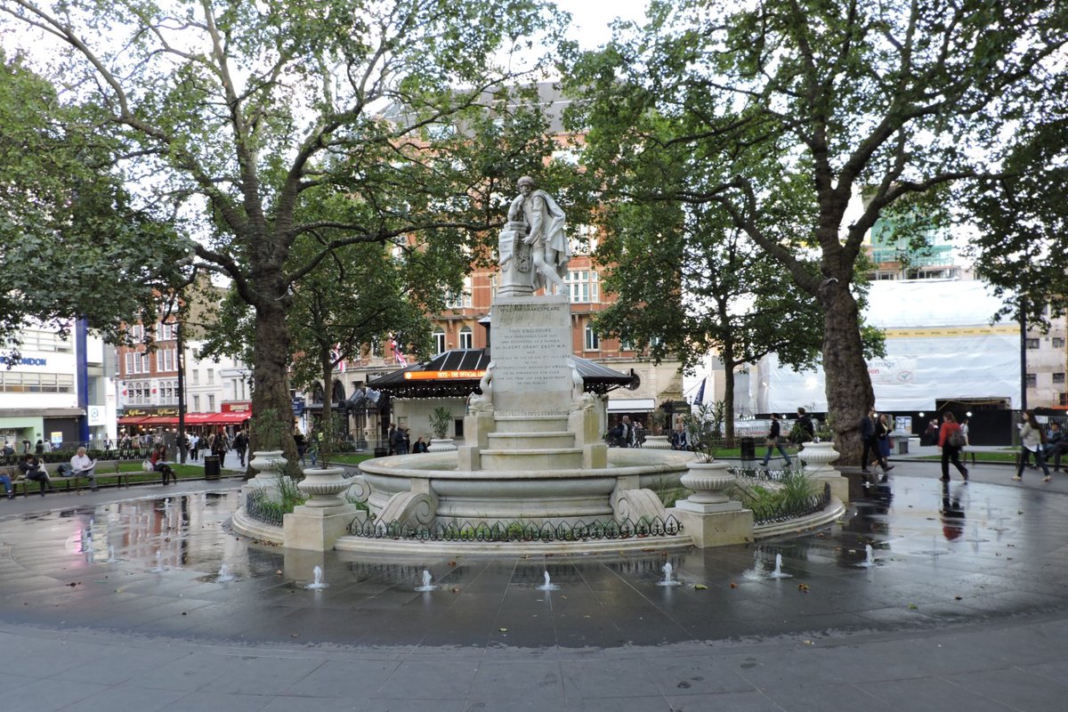 Ustigate's tweet photo. Born in 1564, William Shakespeare was an English playwright, poet and actor, widely regarded as the greatest writer in the English language. Ustigate is proud to have added 40 dancing water jets to the Shakespeare Water Fountain: https://t.co/VV9KJMMMwP #fountain #publicrealm https://t.co/xtcuPAhDqo