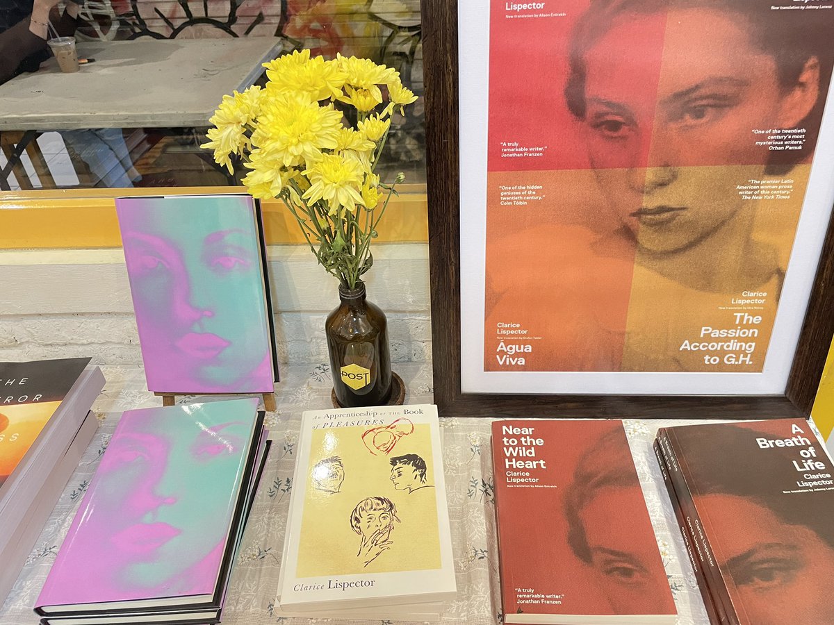 bielbiey's tweet image. Oh i love bookstore so much! &amp;lt;3