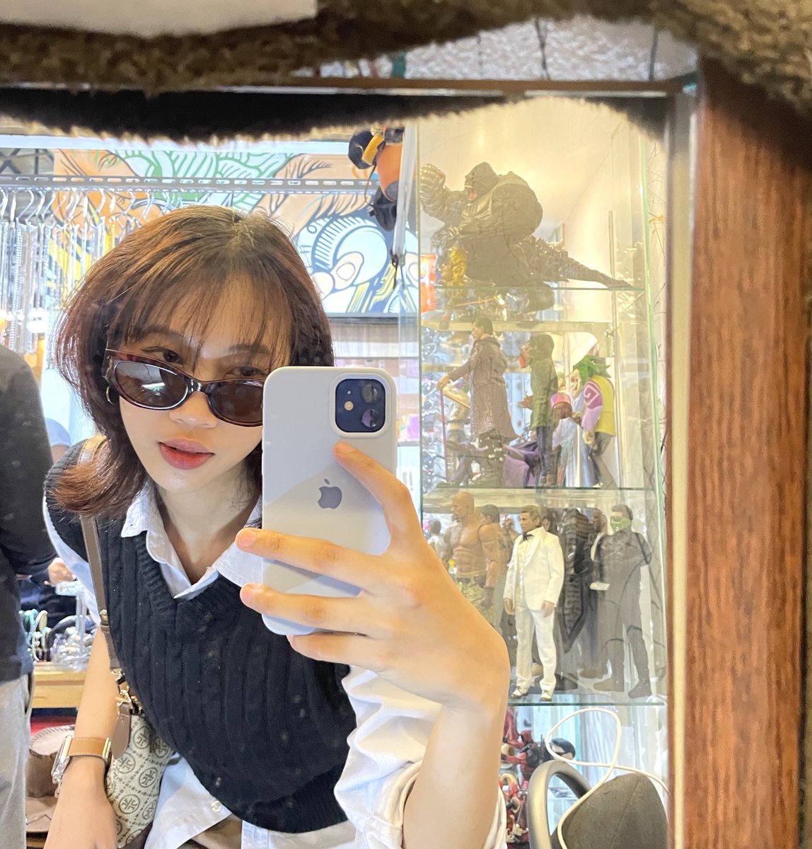 bielbiey's tweet image. Oh i love bookstore so much! &amp;lt;3