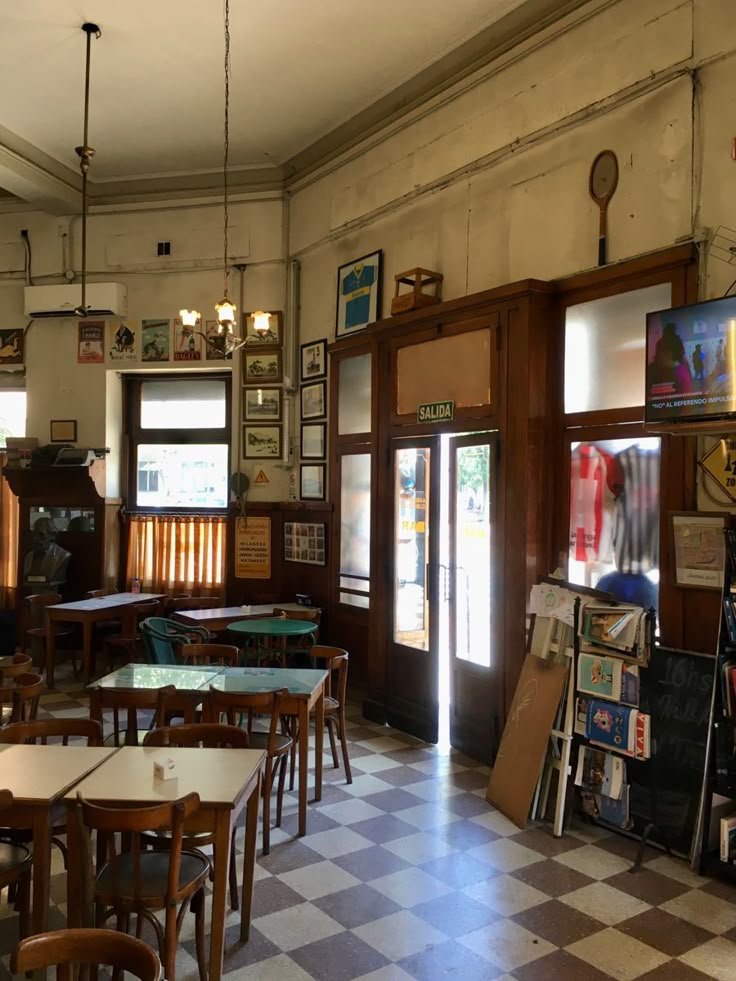 Esto y que todos los diarios de las mesas tengan en primera plana que Adorni murió por asfixia autoerótica