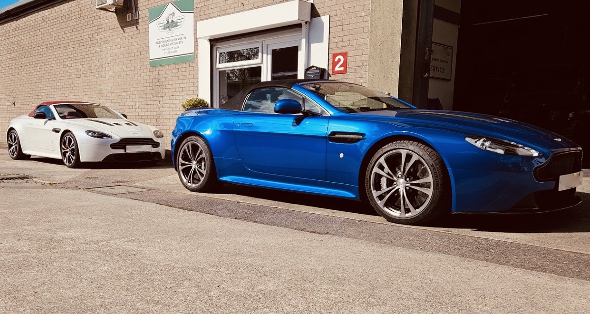 Love the sound of a V12 ... even better is the sound of TWO V12s!! 😍❤

#astonmartin #v12 #v12vantage #fastcars #sportscar