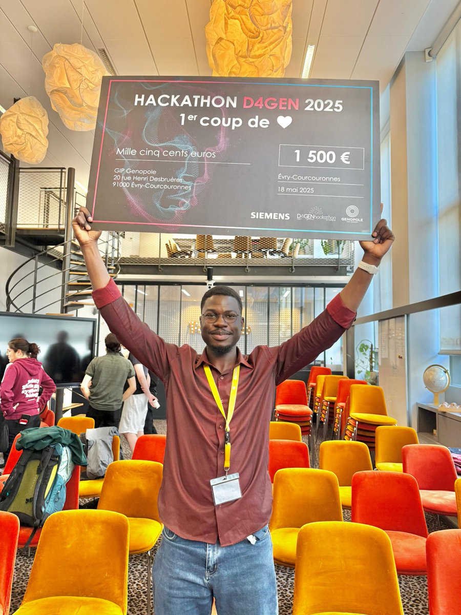 UGBSN's tweet photo. Fierté UGB !
Mouhamadou Soukhouna (M2 GDIL, UFR SAT) remporte le 🥇 Prix Coup de Cœur au #Hackathon #D4GEN avec SkinScan-AI, une app IA pour détecter le cancer de la peau via photo 📸🧠 https://t.co/Pf4wkYsBVX
#UGB #Santé #Innovation #IA #AWS #Siemens #SkinScanAI https://t.co/wpo70nVxjw