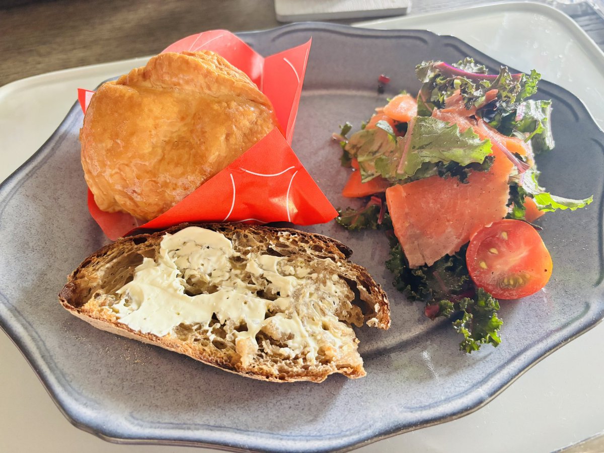 あっという間の1泊旅行🥹
2～3年振りに2回目の再会だったけど
もう何度も会ってる感🤣
莉加子ありがとう❤️❤️❤️
また遊びに行くね😉
美味しい朝ごはんご馳走様でした😚💕