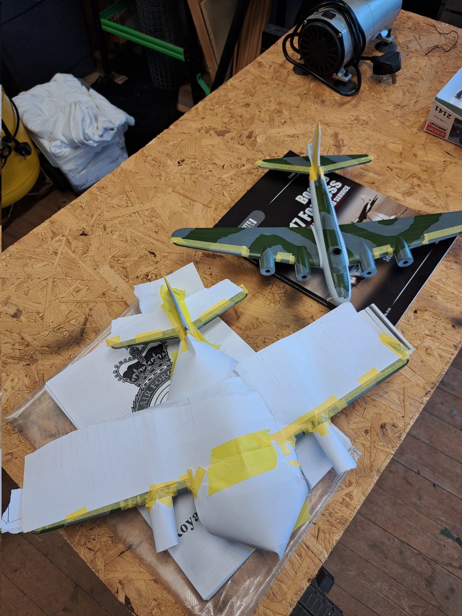 fudge_67's tweet photo. #JFFBooks
#B17 Fortress II/IIA
#Acedemy #Hasegawa 1/72
#CoastalCommand update;
Both airframes masked then de-icing boots sprayed with #Tamiya XF85 rubber black then unmasked. I'm calling it a BIG win no bleed or overspray ๐๐๐ https://t.co/lcSyKDExab
