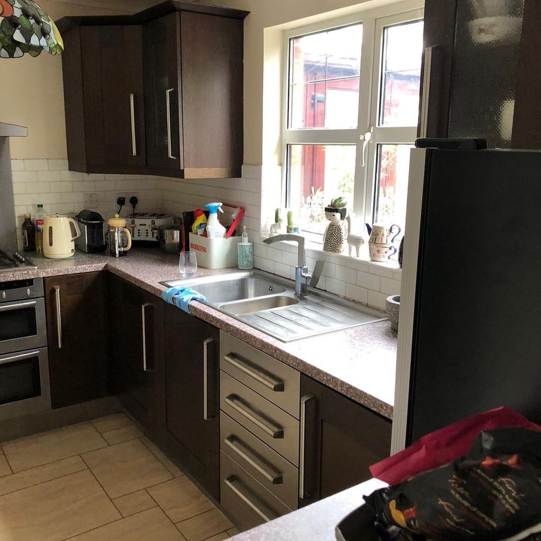 #MakeoverMonday 
This kitchen was transformed with the bold, modern beauty of CRL Quartz Concrete Gris worktops.
⁠
The textured concrete look brings industrial edge with low-maintenance durability—proof that style and function can go hand in hand.

Swipe to see the before!