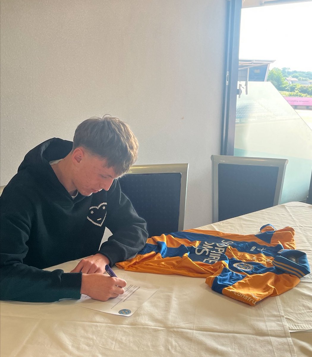 ⭐️⚽️⭐️Contract Signed⭐️⚽️⭐️

Wonderful achievement from Jack, Year 10, who has signed his pre scholar contract with Shrewsbury Town FC. After a great season this is a fantastic reward. Very proud of you Jack…can’t wait to see your next achievements 👏⚽️