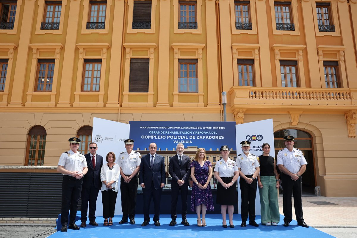 Ministerio del Interior (@interiorgob) on Twitter photo 🗣️ Grande-Marlaska: “Hemos cambiado la fisonomía de las comisarías y cuarteles de todo el país”.
El ministro visita la primera fase de las obras de rehabilitación del Complejo Zapadores de <a href="/policia/">Policía Nacional</a>, en #València, y anuncia el fin de la segunda para el primer semestre de 2026. 🗣️ Grande-Marlaska: “Hemos cambiado la fisonomía de las comisarías y cuarteles de todo el país”.
El ministro visita la primera fase de las obras de rehabilitación del Complejo Zapadores de <a href="/policia/">Policía Nacional</a>, en #València, y anuncia el fin de la segunda para el primer semestre de 2026.