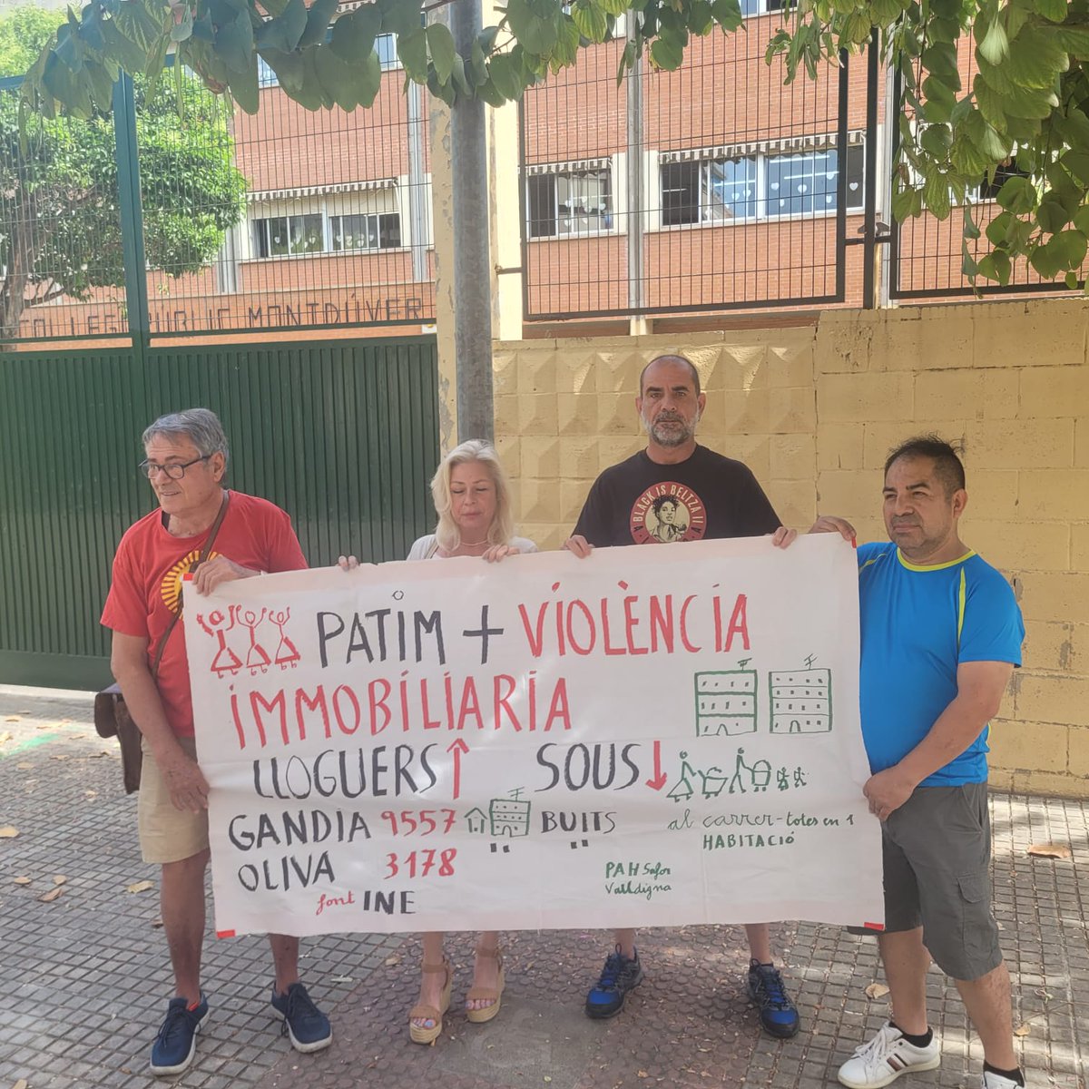 La PAH,activistes de Palma hem aturat el desnonament d'una família de 4 + 3 menors. El 2 de juliol vindran amb la PN que paguem entre totes i defensa els interessos dels fons voltors <a href="/BancoSabadell/">Banco Sabadell</a>➡️Promontoria. Ara @ajuntamentgandia és el teu treball 📢