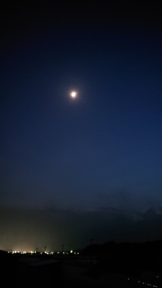 月がきれい見えます。今朝の地震もびっくりでしたが。