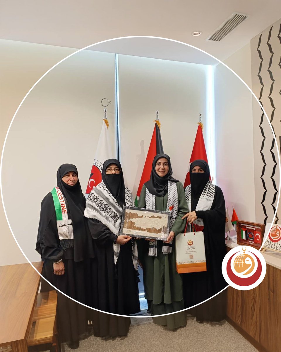 HÜDA PAR İstanbul Kadın Kolları Heyeti, vakfımıza ziyarette bulundu.
Daha önce de çeşitli vesilelerle vakfımızı ziyaret eden heyet, Filistin’e ve çalışmalarımıza olan ilgisini her zaman büyük bir duyarlılıkla sürdürmektedir.

Bu buluşmamızda da Filistin’deki güncel gelişmeleri