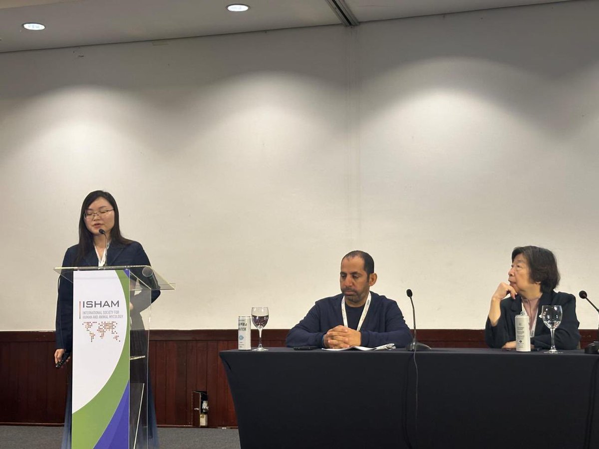 #جامعة_نزوى، ممثلة بمركز أبحاث العلوم الطبيعية والطبية، تشارك في المؤتمر الدولي الـ22 لعلم الفطريات بالبرازيل.
وقدم الدكتور عبدالله الحاتمي، أستاذ مساعد ومسؤول مختبر الأحياء الدقيقة، محاضرة بعنوان: “النهج الصحي في التعامل مع العدوى الفطرية الطبية، بما في ذلك العدوى في النباتات