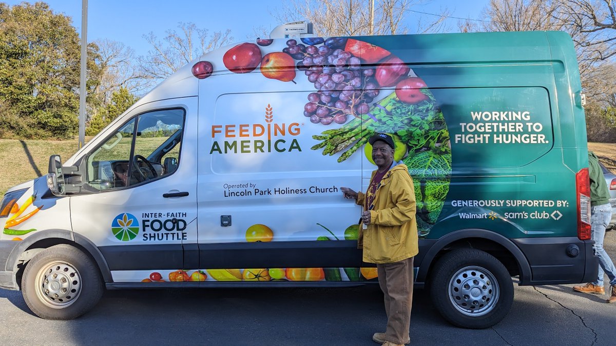 Sourcing food from local grocers is more important than ever for food banks, given the current squeeze on federal funding. foodbanknews.org/retail-recover…
