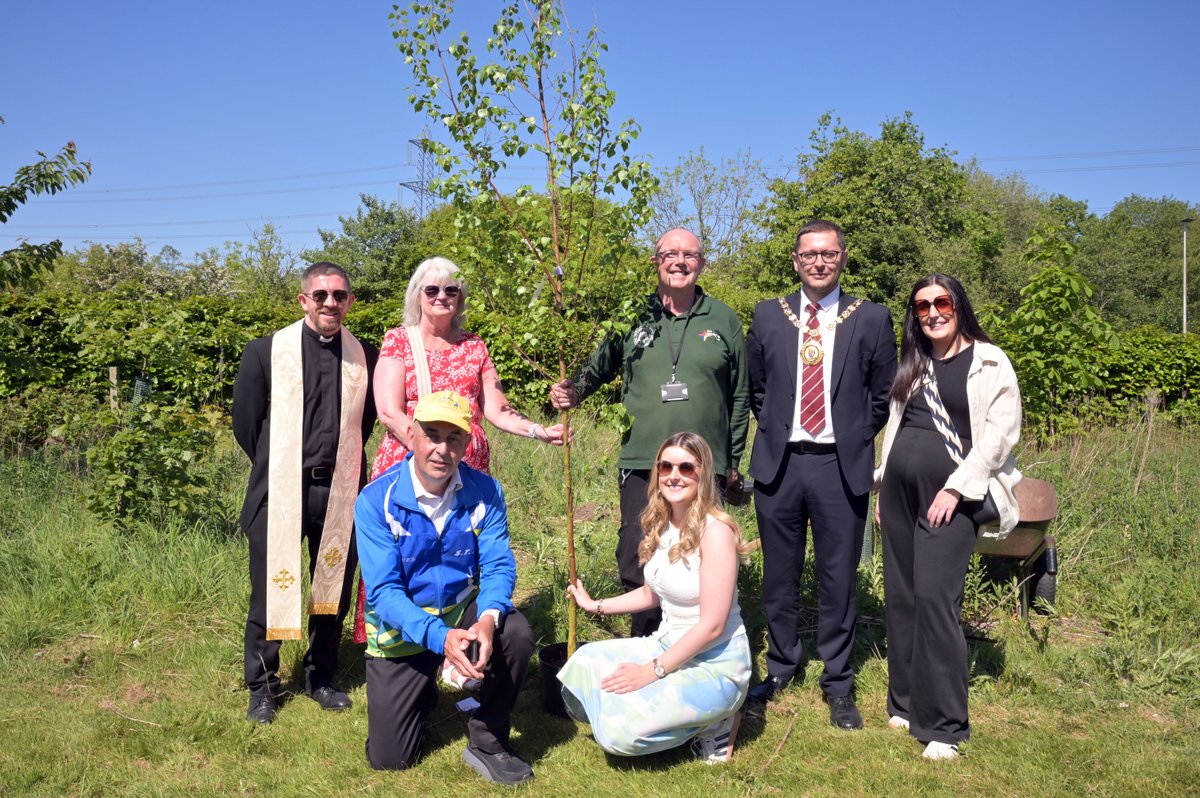 A tree has been planted at Drumpellier Country Park in memory of Jim McCormack, who supported hundreds of young people to achieve their Duke of Edinburgh award.

Provost Kenneth Duffy joined Jim’s family, friends and colleagues to plant the memorial tree. ow.ly/mupW50W2mWy