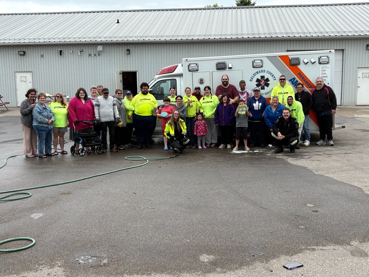 HaldEmerg's tweet photo. Our medics recently got a great wash for the ambulance at the True Experience Supportive Housing Carwash in Dunnville. We love being out in our communities, especially for such a good cause! #CommunityPartners #EmergencyServices #CommunityMembers #FirstResponders https://t.co/FxddP6J3FN