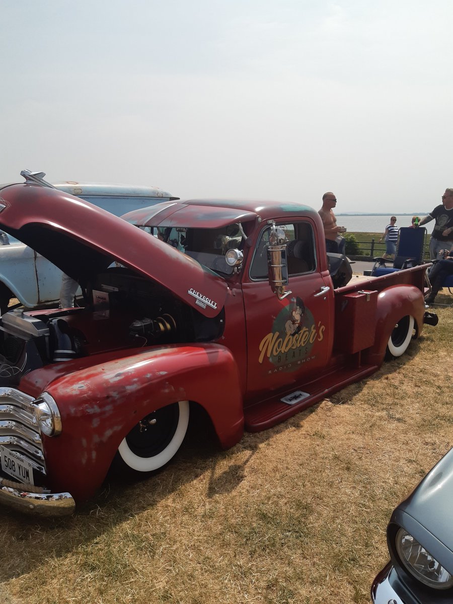 Shazbat19's tweet photo. @DailyPicTheme2 #vintagecars #Lytham https://t.co/jmE7wV3yuJ