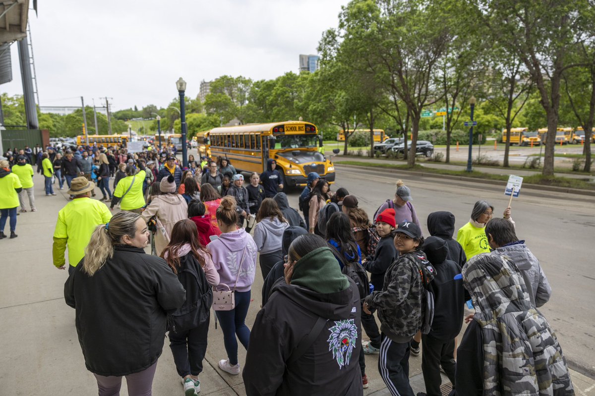 🚌 Traffic Notice for Wednesday, June 4th 

As we get ready to welcome over 7,000 elementary students, teachers, and parents to the ballpark for our School Spirit game, we’ve partnered with the City of Edmonton to ensure safety remains a top priority.

🔗 riverhawksbaseball.com/news/rossdaler…