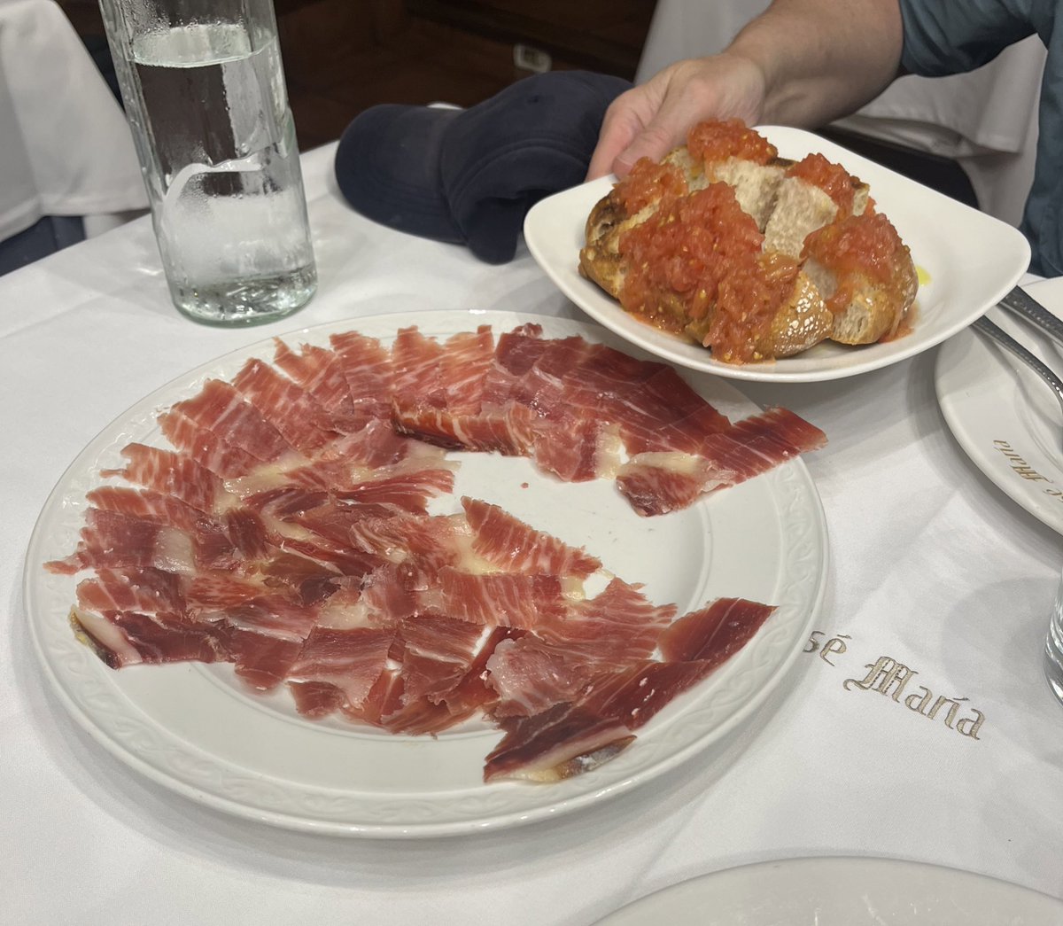 <a href="/psanfeliu/">Pablo D. Sanfeliu XJCF</a> <a href="/MaxiPortes/">Maxi - hago jamón</a> Ale, le planto un entrante que tomamos en Segovia el sábado