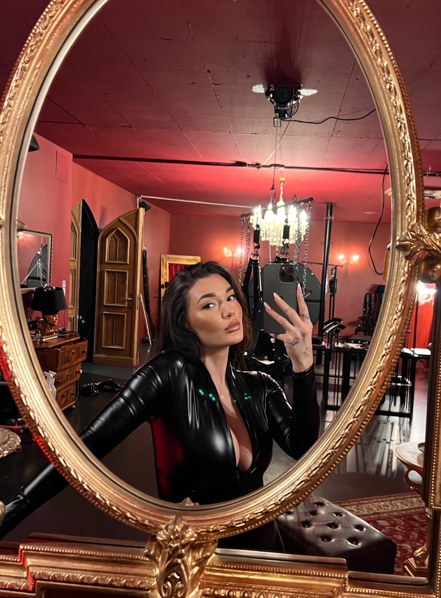 Follow me for new Content on Insta! 
⬇️⬇️⬇️⬇️⬇️⬇️⬇️⬇️
instagram.com/miss.emiliana_…

Retweet for support your queen 👑