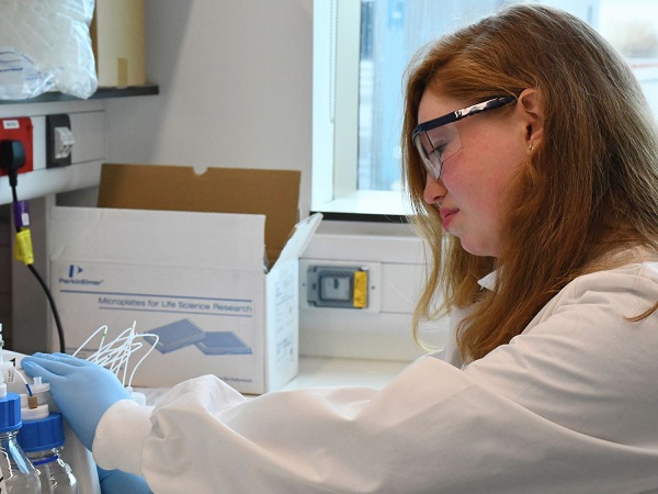 Being diagnosed with a brain tumour at the age of 12 had life-changing effects on Emma Hall – but it also inspired her to become a cancer researcher and a volunteer Young Ambassador for The Brain Tumour Charity.
More on our website: ncaresearch.org.uk/news/brain-tum…
#VolunteersWeek