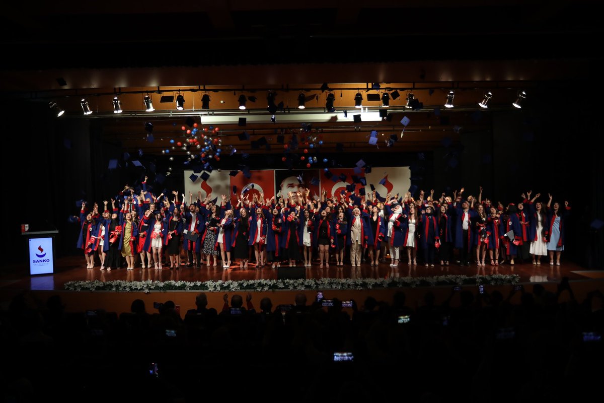 SANKO ÜNİVERSİTESİ’NDE MEZUNİYET COŞKUSU 

SANKO ÜNİVERSİTESİ MÜTEVELLİ HEYET BAŞKANI ZEKİ KONUKOĞLU: “ÇAĞDAŞ BİLİM IŞIĞINDA BİREYE VE TOPLUMA HİZMET ODAKLI NİTELİKLİ NESİLLER YETİŞTİRMEK İÇİN ELİMİZDEN GELEN HER TÜRLÜ ÇABAYI AZİMLE SÜRDÜRECEĞİZ”

REKTÖR PROF. DR. DAĞLI: “BAŞARI