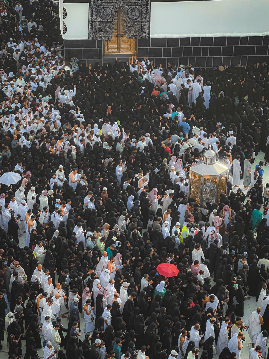 "يا ربّ
روحي بالشتات تصدعت
تحتاج بيتكَ بالرحابِ تسيرُ! "