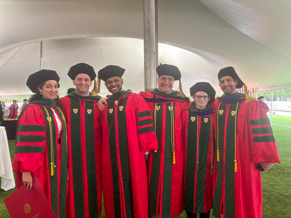 A big big BIG congratulations is in order to our new grads! So proud of everything this group has accomplished and beyond excited to see what everyone accomplishes 🎉🎉🎉