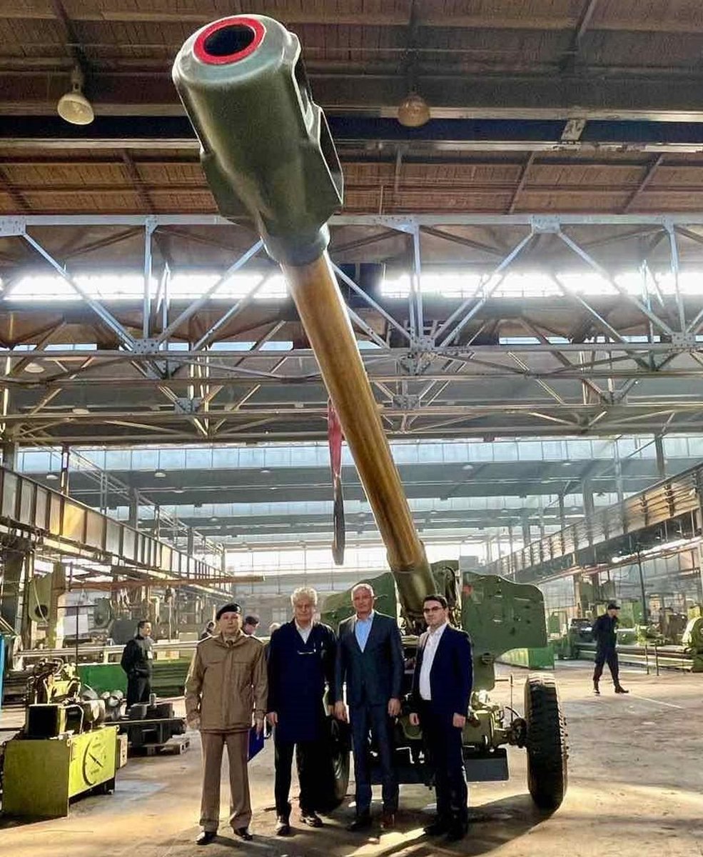 Jeff2146🇧🇪 (@jeff21461) on Twitter photo Other than another 2S22 model, this could also be a Nora M-84 which Croatia could have provided to Ukraine, or a modernised 155 variant, which is claimed to have been exported to the US and Czechia.
Thanks to <a href="/GOLDZEN3/">GOLDZEN 🇧🇦</a> and <a href="/Oltar2/">oltar02.bsky.social</a> for pointing this out. Other than another 2S22 model, this could also be a Nora M-84 which Croatia could have provided to Ukraine, or a modernised 155 variant, which is claimed to have been exported to the US and Czechia.
Thanks to <a href="/GOLDZEN3/">GOLDZEN 🇧🇦</a> and <a href="/Oltar2/">oltar02.bsky.social</a> for pointing this out.