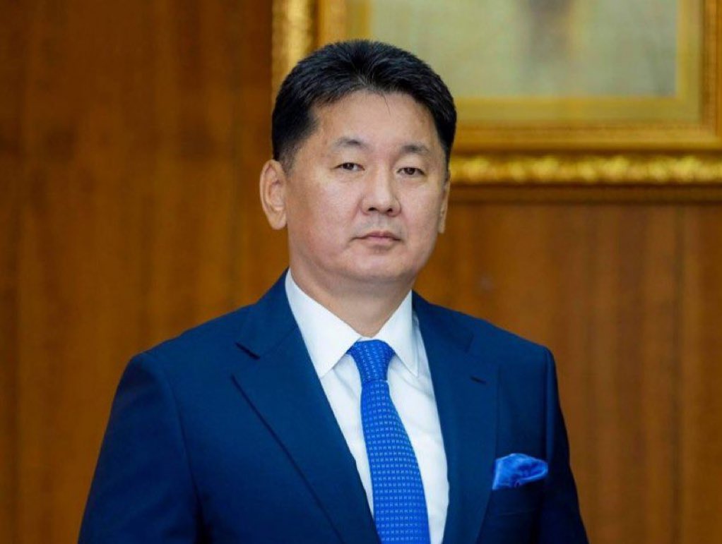 Ерөнхийлөгч залуусын талд ард түмнийхээ талд.
Попорсон байсан ч 100 үнэлгээ өгнө энэ удаад.