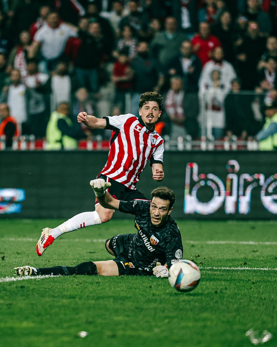 🔥 Nefeslerin tutulduğu, sezonu olağanüstü kapatan o an! 🔥

#Samsunspor #FromSamsuntoEurope #SamsundanAvrupaya #AvrupaSahnesinde #UEFA