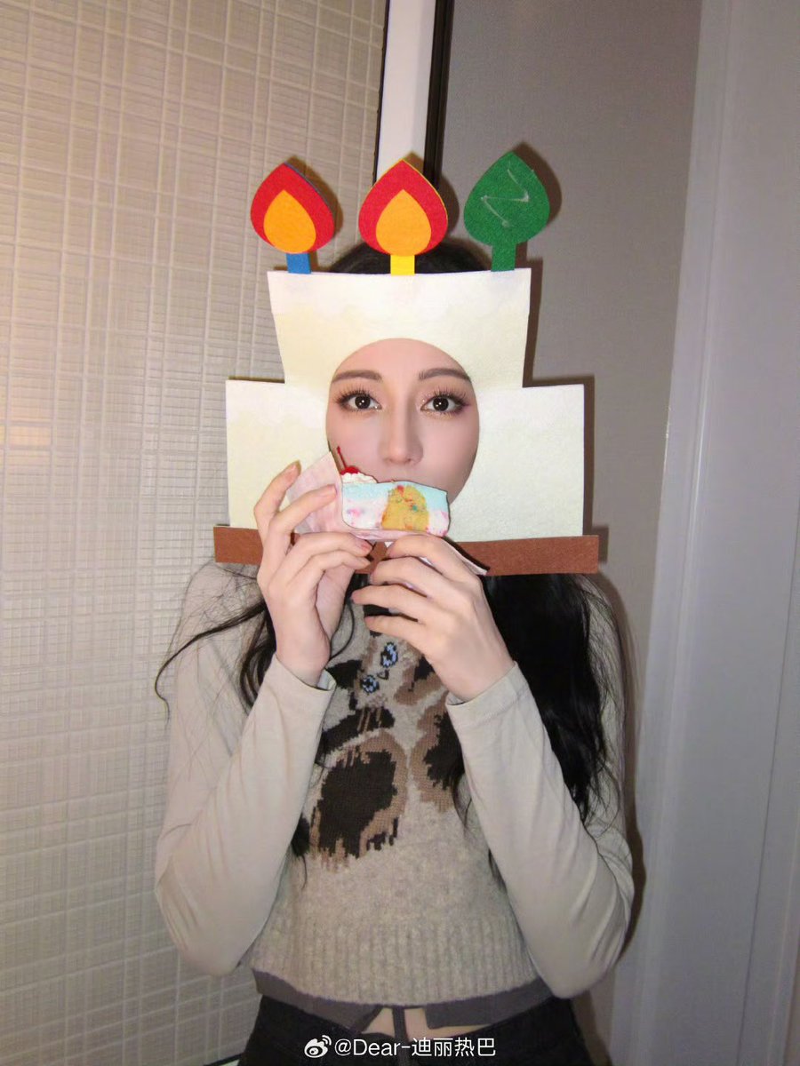 วันเกิดปีนี้ไม่รู้จะอวยพรอะไรมาก เร่อปาที่เป็นเร่อปาแบบนี้มันดีมากๆแล้ว ขอให้หนูเป็นที่รัก และมีคนรักยิ่งๆขึ้นไป สุขสันต์วันเกิดเร่อปา 

Dilraba Timeless AsEver
#HappyDilrabaDay2025