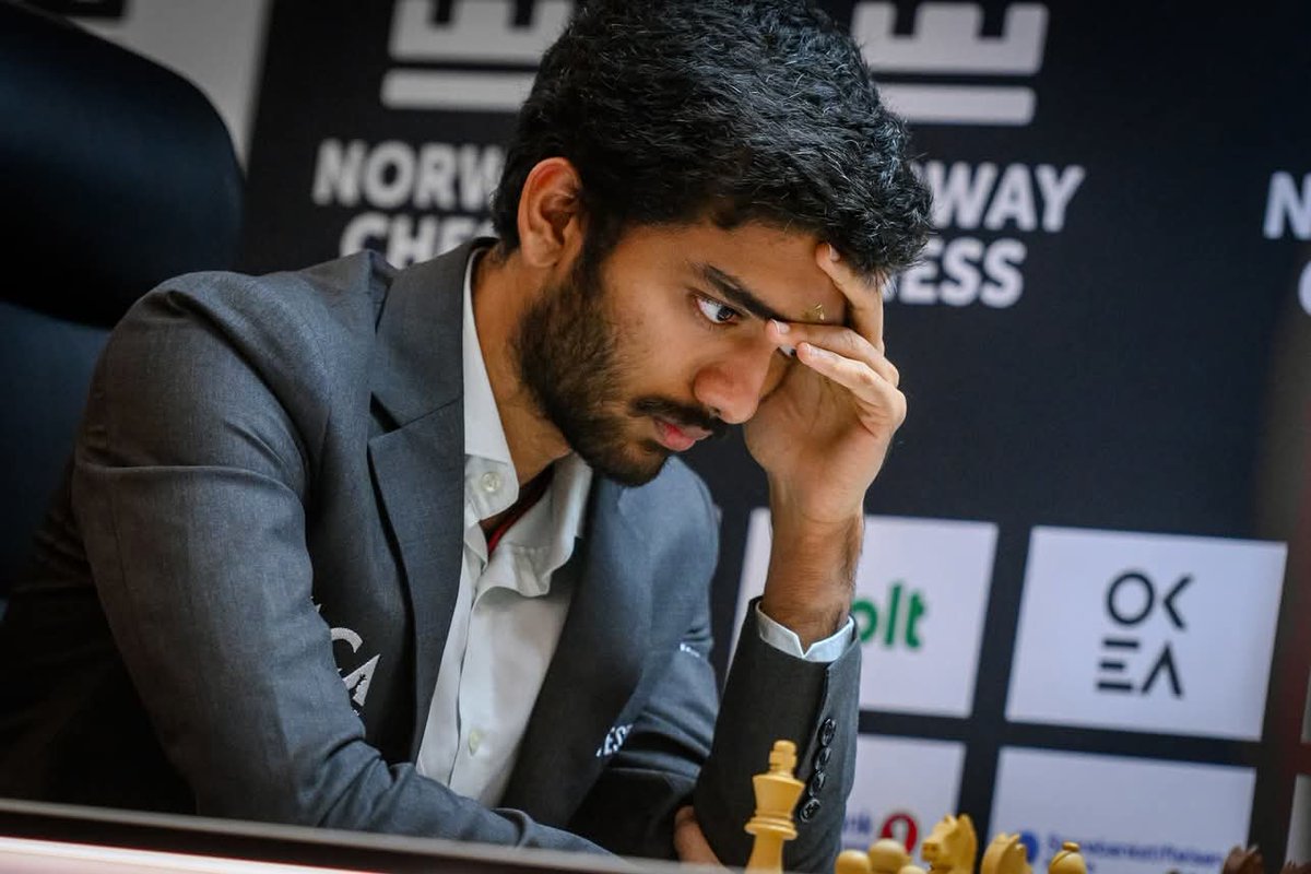 cpjoshiBJP's tweet image. ऐतिहासिक जीत! 🇮🇳♟️

भारतीय ग्रैंडमास्टर डी. गुकेश ने #NorwayChess2025 के राउंड 6 में विश्व नंबर 1 मैग्नस कार्लसन को हराकर इतिहास रच दिया! 

यह जीत न सिर्फ उनकी प्रतिभा की मिसाल है, बल्कि भारत के शतरंज में वैश्विक नेतृत्व की ओर बढ़ते कदमों का प्रतीक भी है। 

भारत अब शतरंज की…