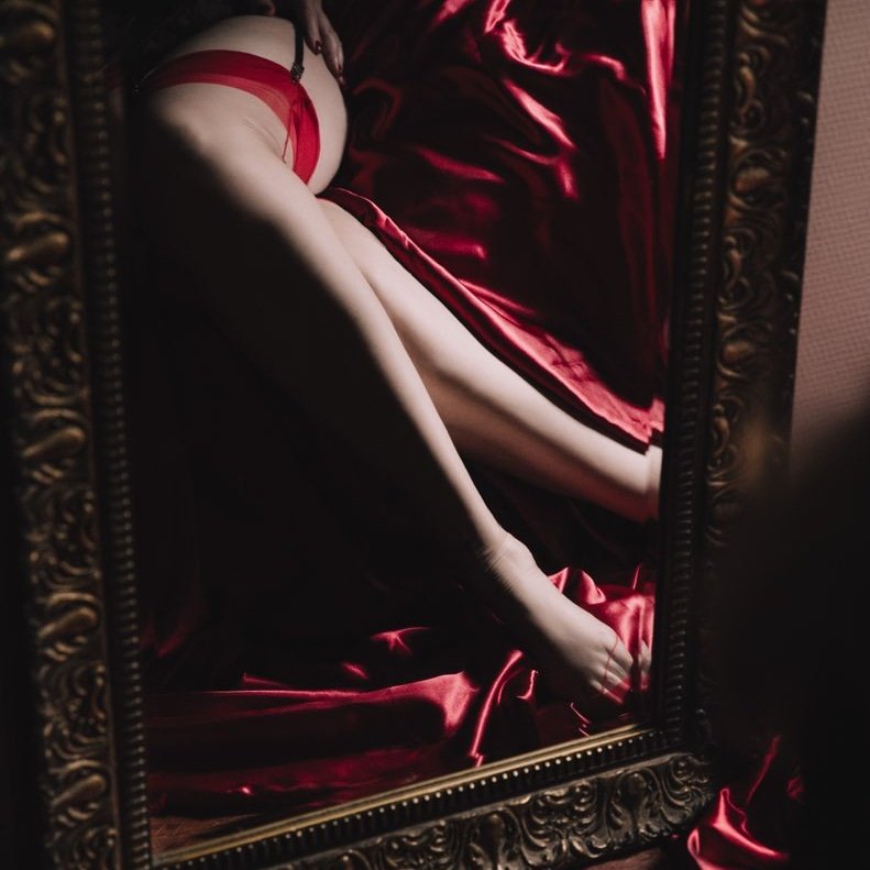 Quel est le photographe qui m'a fait ces photos ? 
J'ai perdu son nom et son numéro 
Appelle-moi   0628533967 
Maitressesaylie.com