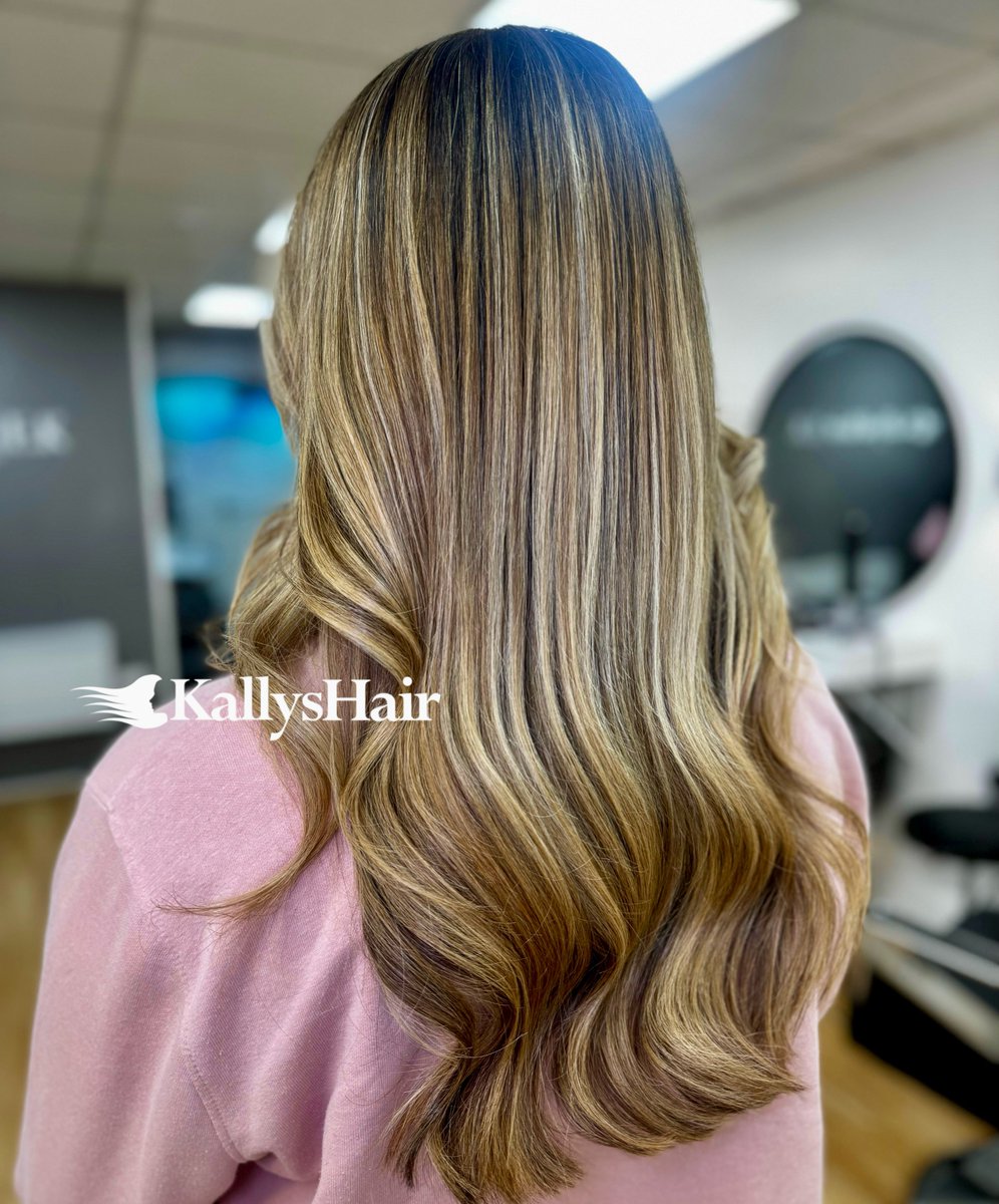 kallyshair's tweet photo. Summer ready with this work of art 🎨 #Balayage https://t.co/MG5WSe6Gue