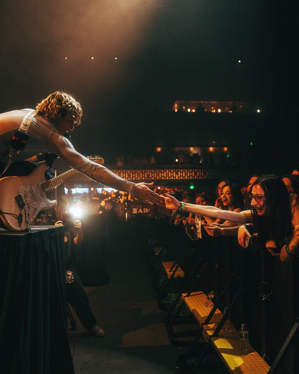 thedriverera's tweet photo. MINNESOTA WHAT A SHOW! DETROIT LETS GO WILD TONIGHT! https://t.co/XMOh4fGRpA