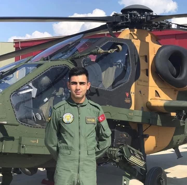 Şehit Hüseyin İpek.

Vatanın sessiz Kahramanlarından.

Evsiz kardeşlerimize bu akşam verilecek yemekler aziz hatırası adınadır.

Rahmet olsun.

#EvvelceGidenlereSelamOlsun
